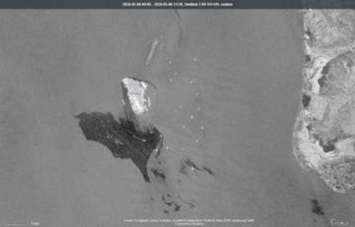 カーグ島沖で石油流出拡大　回収困難、環境破壊に懸念
