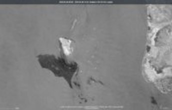カーグ島沖で石油流出拡大　回収困難、環境破壊に懸念