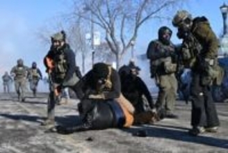 米連邦職員が男性射殺、抗議激化　ミネソタで移民取り締まり