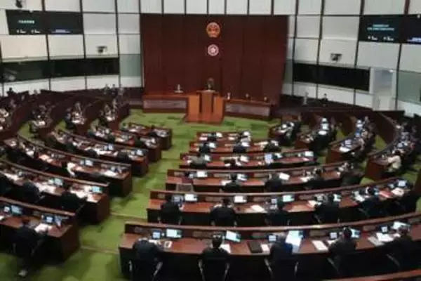 香港議会の全議員、北京を視察へ　返還後初、親中派が独占