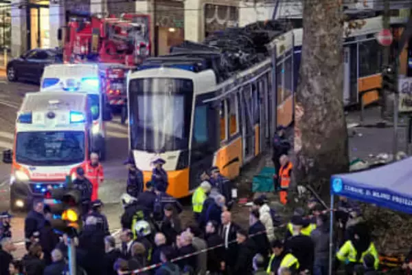 ミラノで路面電車脱線、2人死亡　建物衝突40人負傷、パラ目前に