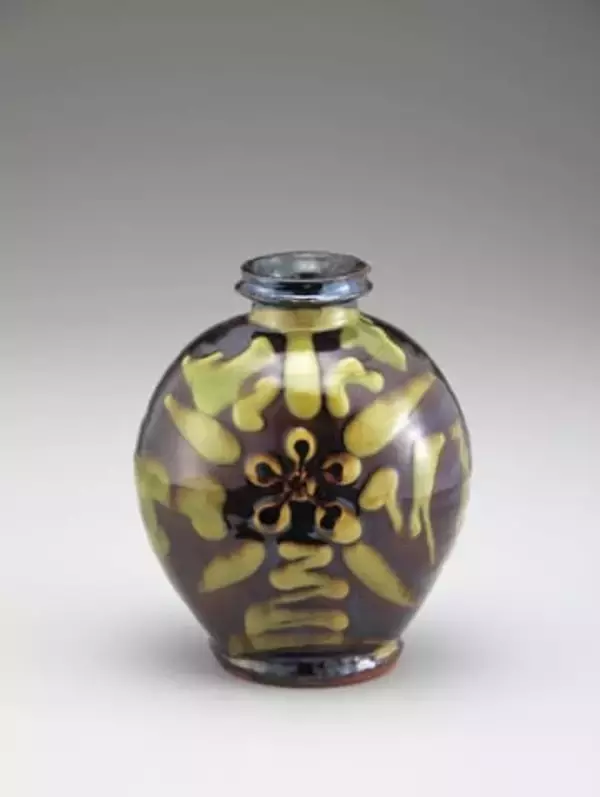 河井寛次郎展、NYで開幕　国外初、作風の変化たどる