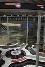 東証反落、終値445円安　朝方6万円突破も、利確売りに