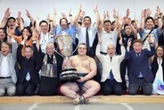 母国の特殊作戦部隊が祝福　「安青錦は歴史つくった」