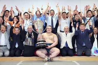 母国の特殊作戦部隊が祝福　「安青錦は歴史つくった」
