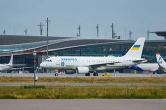 大統領機に無人機衝突寸前　ゼレンスキー氏搭乗