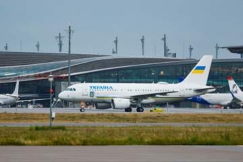 大統領機に無人機衝突寸前　ゼレンスキー氏搭乗