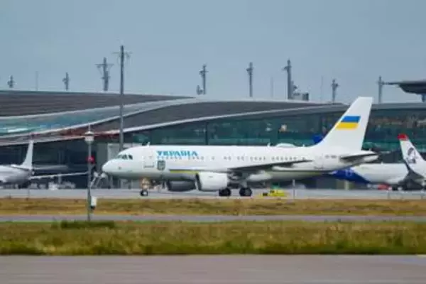大統領機に無人機衝突寸前　ゼレンスキー氏搭乗