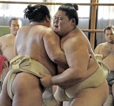 大の里が出稽古、不安残す内容　平戸海に8勝7敗