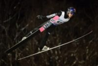 W杯ジャンプ小林陵侑が首位通過　札幌大会、葛西紀明は55位落選