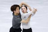 「初代表ペア「心を込めて滑る」　フィギュア長岡、森口組が練習」の画像1