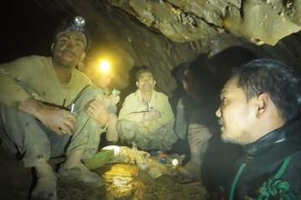 ラオス洞窟で7人遭難　1週間不明、生存者救出へ