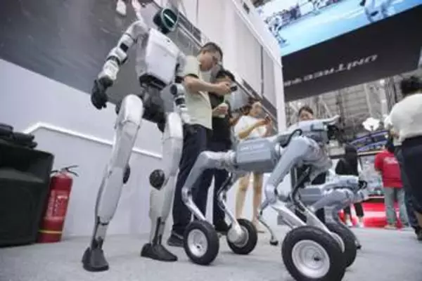 人型ロボ転換点2、3年内にも　中国ユニツリー創業者講演