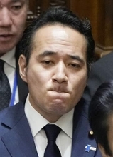 簗農相、無料バス送迎を認める　「人道上の観点」と違法性否定