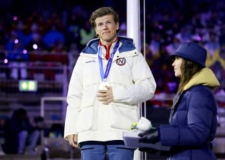 クレボ、六つ目「金」に笑顔　スキー距離で全6種目制覇