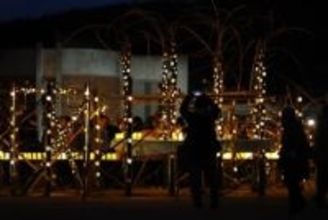 会えないわが子思い、涙…　津波で84人犠牲の大川小で法要