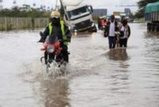 ケニアで豪雨災害、18人死亡　5万4千世帯に影響