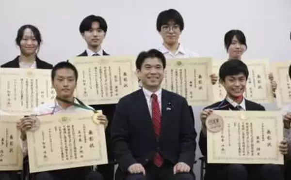 日本人初の最高賞に栗林輝さん　国際的な科学技術コンテスト