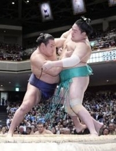 横綱、大関陣そろって2連勝　新大関・安青錦、逆転の首投げ