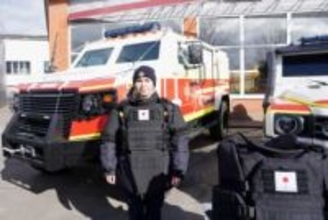 日本、女性用の防護服を供与　ウクライナの地雷除去支援