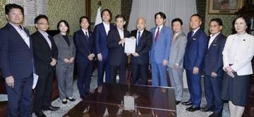 選挙偽情報対策、法案提出　与野党、25日に特別委採決