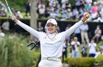 女子ゴルフ桑木志帆、今季2勝目　宮里藍サントリー・レディース