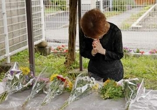 「風化させない」、住民ら献花　松本サリン事件から32年で追悼