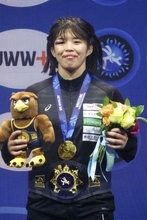 清岡優勝、吉田メダル確定　世界レスリング第6日