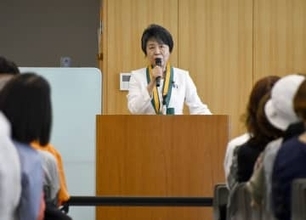 「うまずして何が女性か」　上川氏、選挙演説で発言