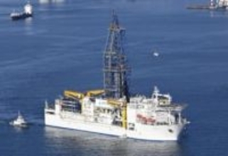 レアアース泥採取「成功」　文科相、南鳥島沖で試験