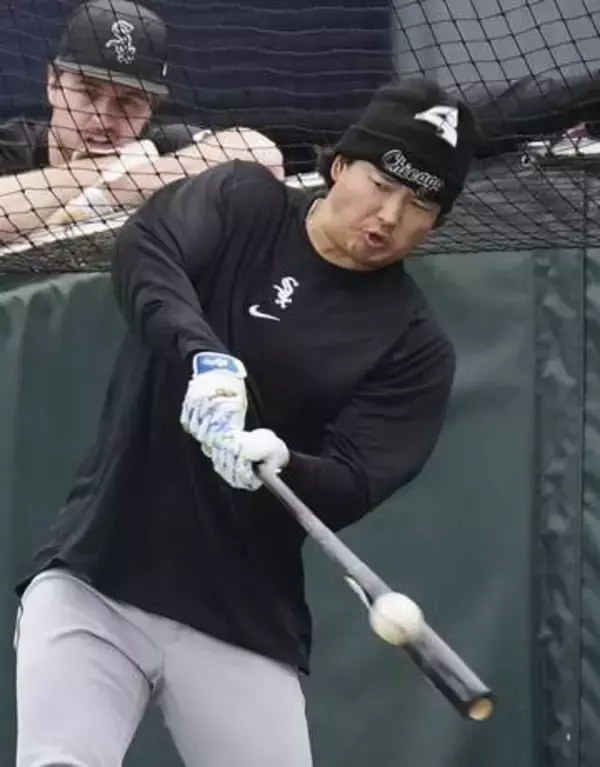 村上、敵地の練習で力強い打球　米大リーグ地区シリーズ