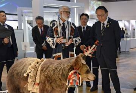 「アイヌの誇り尊重へ施策」　葉梨担当相、文化施設視察
