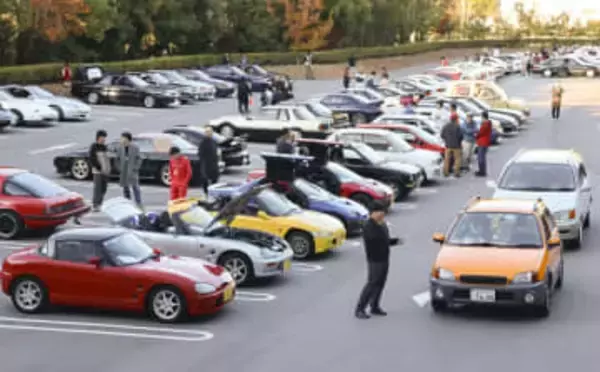 往年の日本車約100台パレード　トヨタ博物館、魅力発信