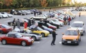 往年の日本車約100台パレード　トヨタ博物館、魅力発信