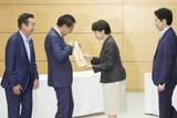 「ストーカーへのGPS提言　「被害者守る」と首相」の画像1