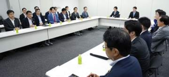 消費減税、協議打ち切りへ　国民会議、両論併記で調整
