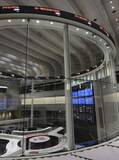 「東証反落、終値6万4611円　株価指数下落で売り」の画像1