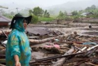 豪雨の死者45人に　インドネシア、各地で洪水