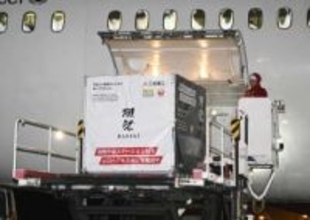 宇宙で醸造「獺祭」、関空に到着　世界初、1本限定で1億1千万円