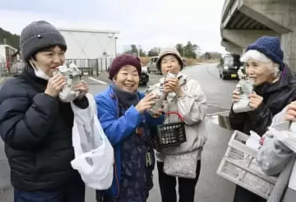 被災者に焼き芋、心も温め　石川・珠洲の仮設住宅