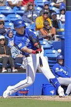 岡本、オープン戦初本塁打　村上は二塁打含む2安打