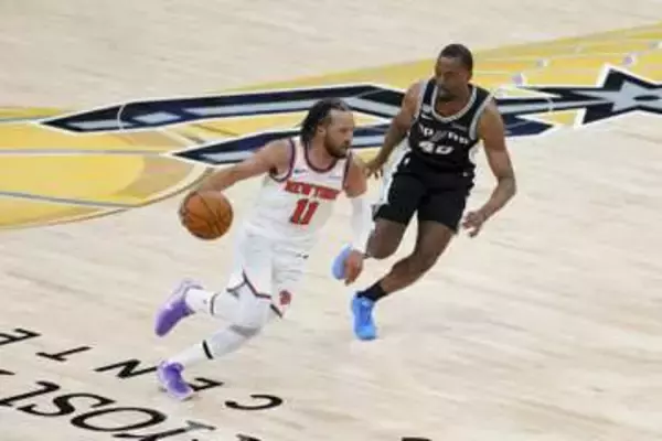 NBA決勝、ニックスが先勝　第1戦、スパーズに