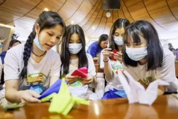 マニラで折り鶴「平和の祈りを」　広島の禎子さんの思い、比で企画