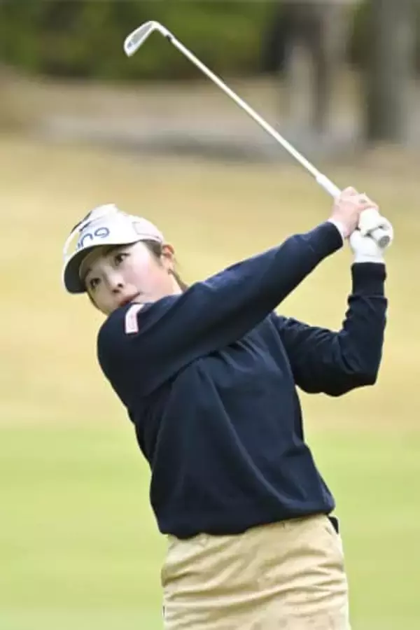 佐久間朱莉が単独トップ　女子ゴルフ第2日