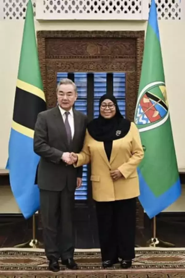 中国外相、タンザニアと協力一致　歴訪予定変更