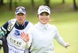 「佐久間、ささきが66で首位発進　女子ゴルフ第1日」の画像1