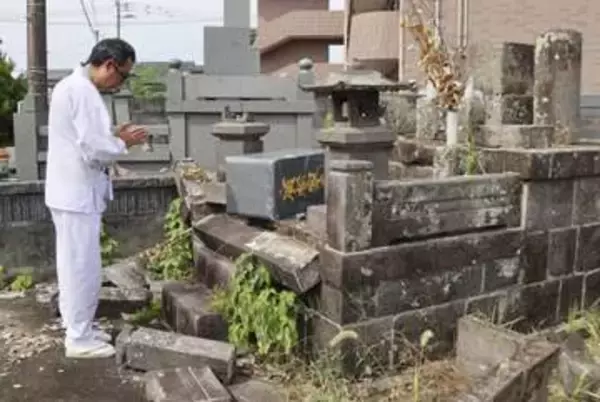 墓の倒壊多数、被災地のお盆直撃　一部地域で6割、石材業者や寺も