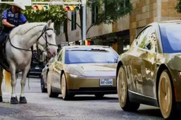 テスラがハンドルないタクシー　自動運転専用車で導入