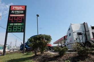 ディーゼル燃料の輸出禁止検討　記録的高値で米国内優先