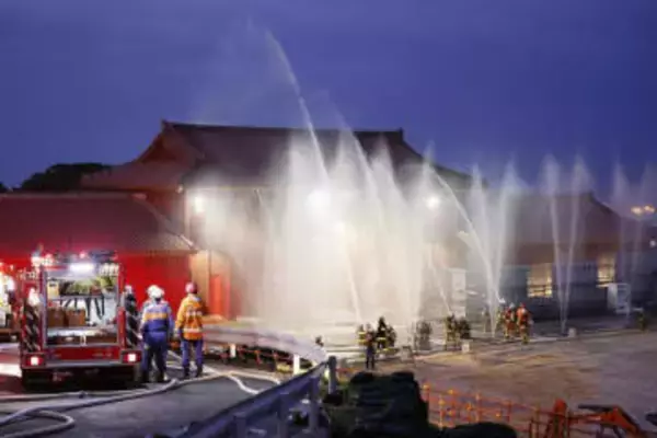 赤鮮やかな首里城で消火訓練　火災から6年、来秋正殿完成